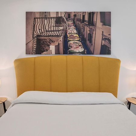 B&B Casa Giunchiglia Noto Bagian luar foto